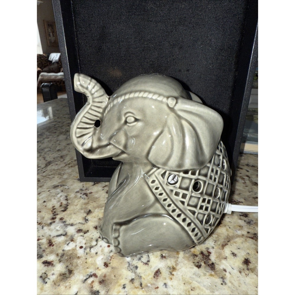 Elephant Night Light Lucky‎ Trunk Up Gray Ceramic Table Lamp Switch 6x5. 5185